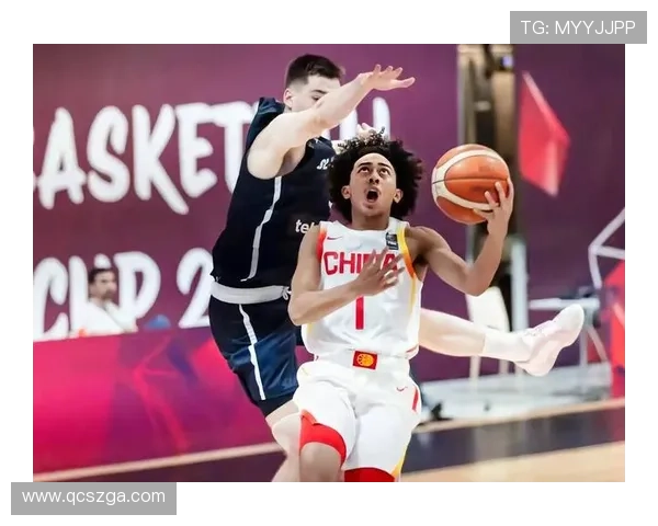 中国男篮热身赛大胜希腊队 备战世界杯展现强大实力