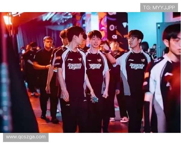 《全球电竞赛事激战正酣 各大战队全力备战年底决赛》