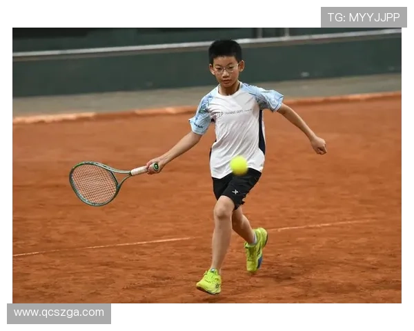 网球赛事激战正酣：新星崛起，老将拼搏，赛季迎来精彩转折点