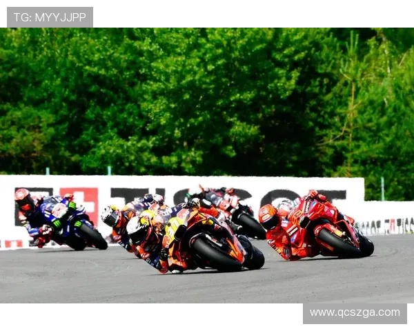 MotoGP赛季精彩纷呈：多位车手争夺年度总冠军激烈角逐